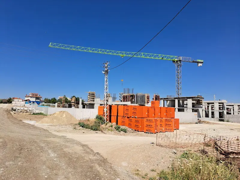 Aztek Villaları şantiyesinde gazbeton paletleri